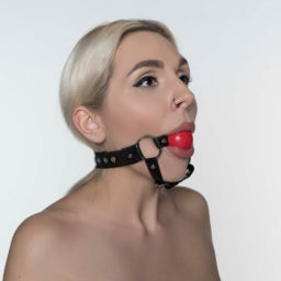 Chin strap latex ballgag